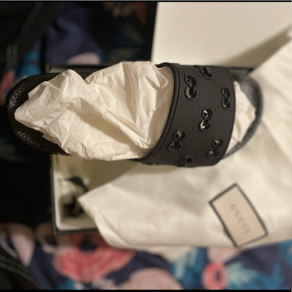 All black Gucci slippers NEVER WORE BRAND NEW 100% Authentic